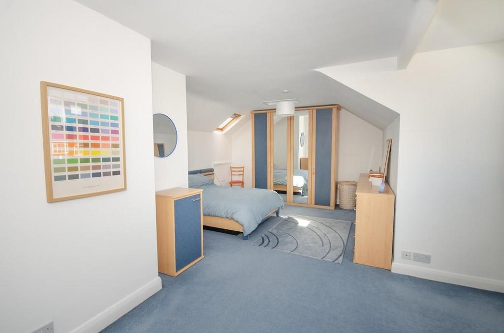Bedroom 1.jpg