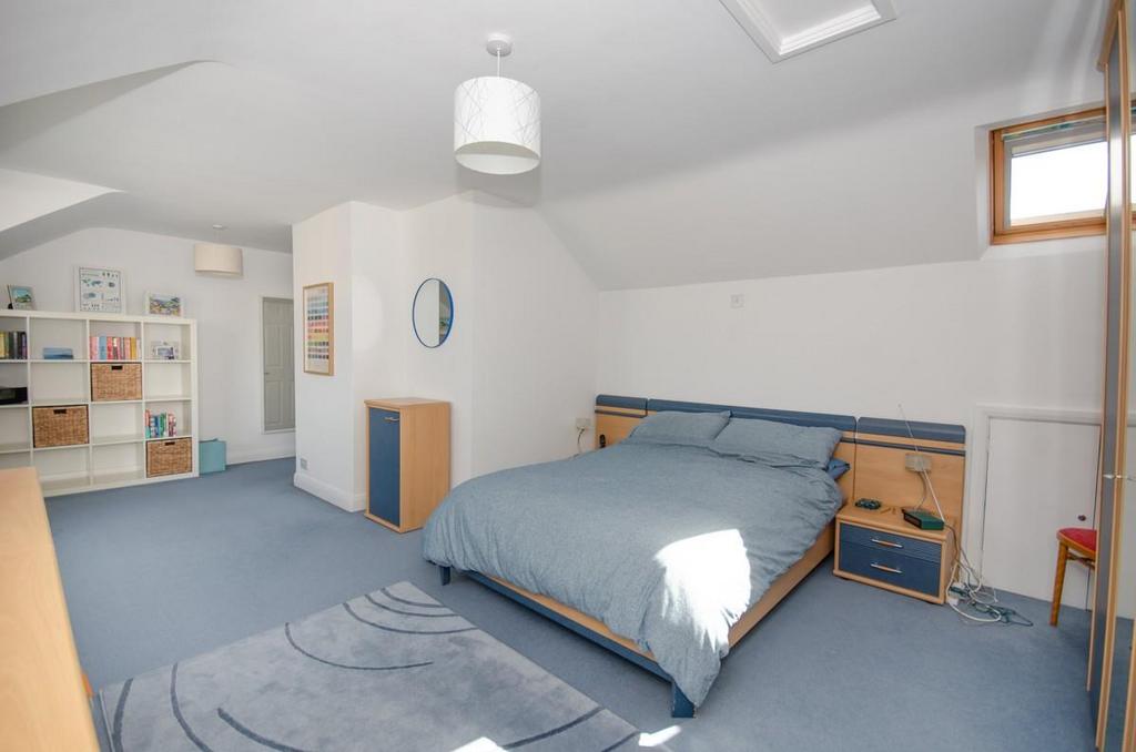 Bedroom 1 pic 2.jpg