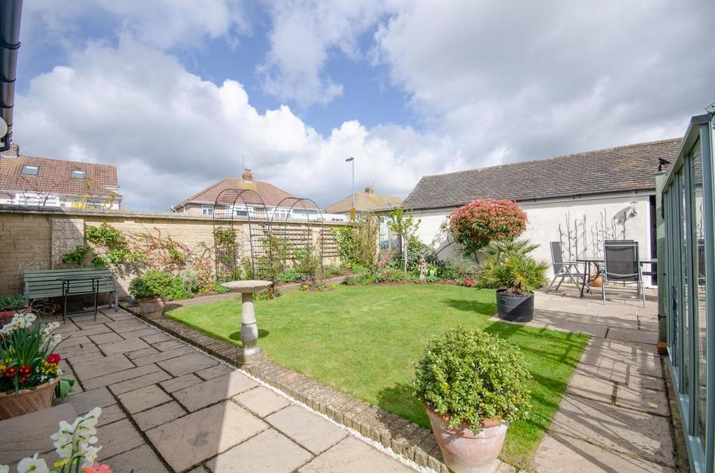 Rear garden pic 2.jpg