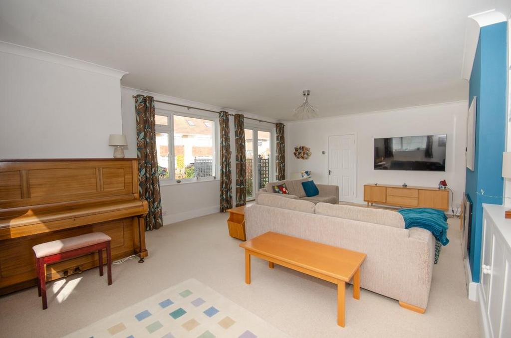 Living room pic 2.jpg