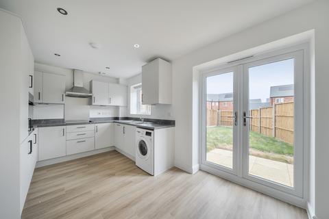 3 bedroom house to rent, Kingfisher Drive, Northampton