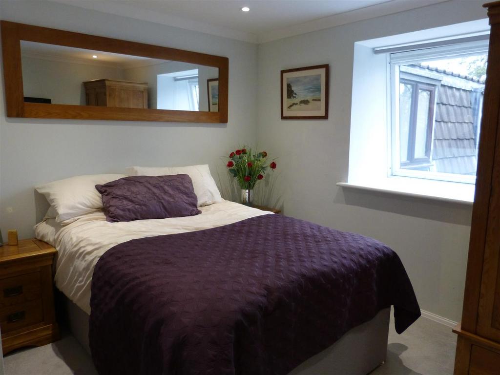 Bedroom 1.JPG