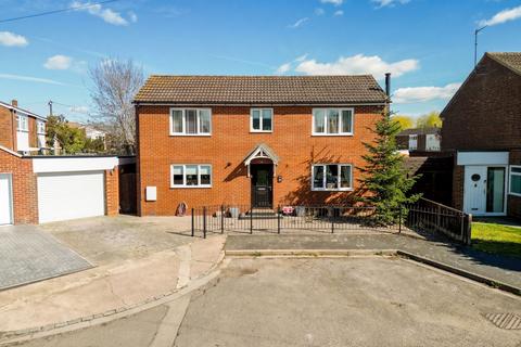 3 bedroom detached house for sale, Mowbray Road, Aylesbury HP20