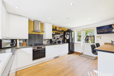 3 bedroom detached house for sale, Mowbray Road, Aylesbury HP20