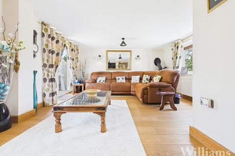 3 bedroom detached house for sale, Mowbray Road, Aylesbury HP20