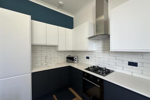 2 bedroom flat to rent, Marine Parade, BRIGHTON