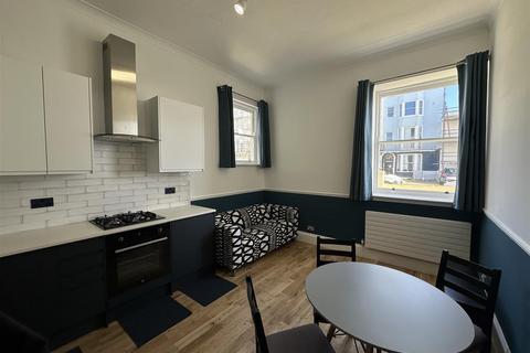 2 bedroom flat to rent, Marine Parade, BRIGHTON