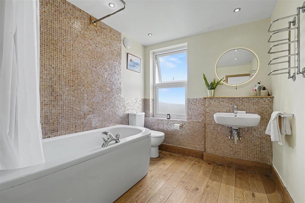 Bathroom 1 1.jpeg