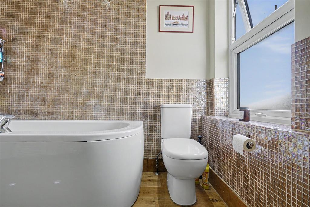 Bathroom 1 2.jpeg