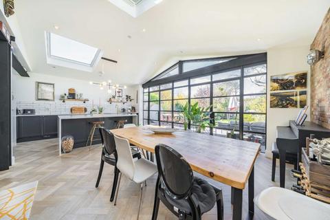 undefined, Summer Avenue, East Molesey KT8