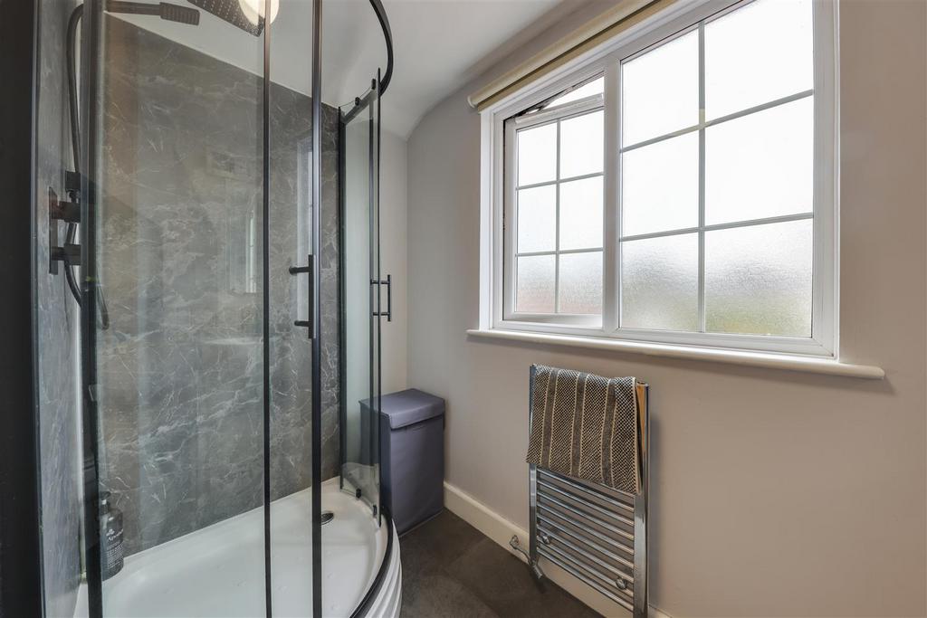 En Suite Shower Alt