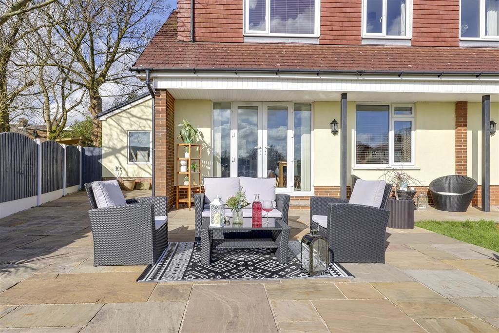 Feature Rear Patio