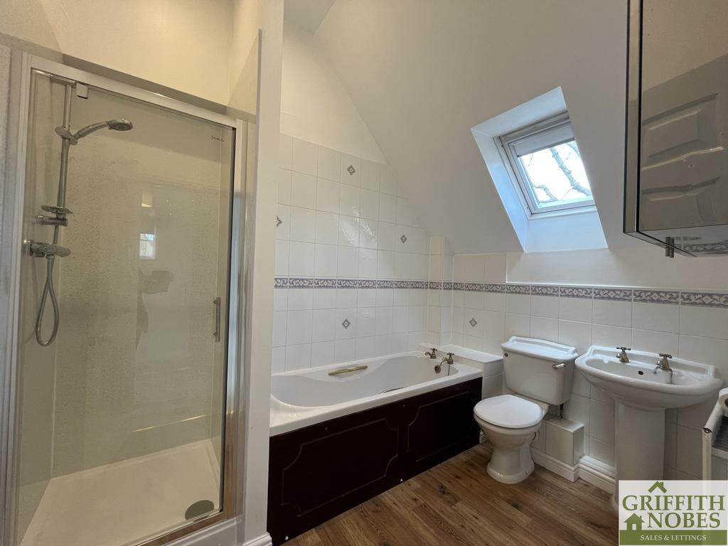 Bed 1 En suite