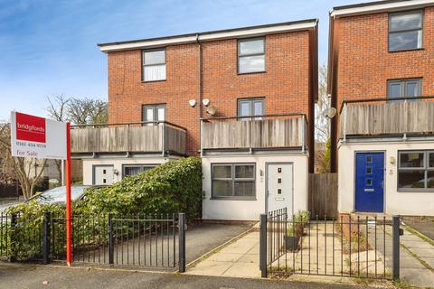 4 bedroom semi-detached house for sale, Highmarsh Crescent, Didsbury, Manchester, Greater Manchester, M20