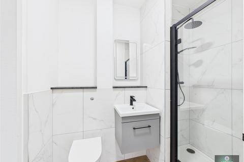 1 bedroom apartment to rent, High street, crawley RH10