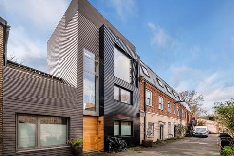 2 bedroom house for sale, Trafalgar Mews, London E9