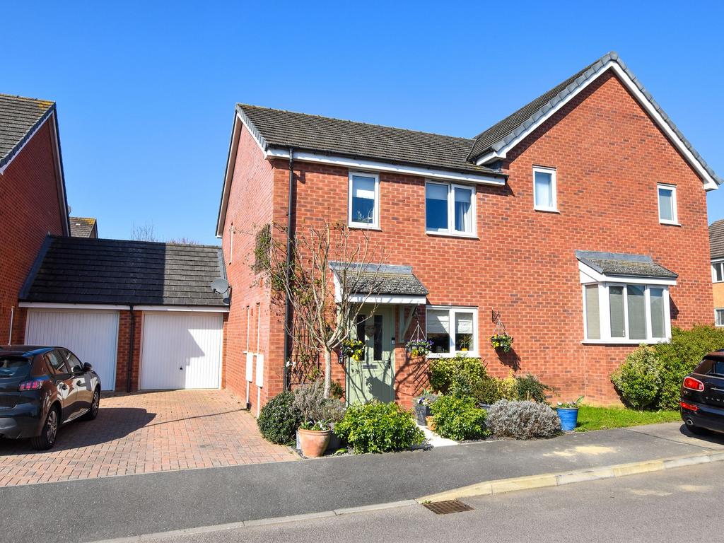 2 Hardy Close