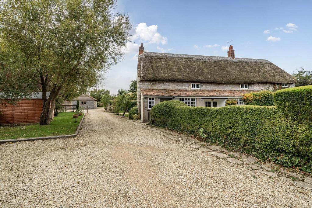 GCF Driveway to FH and Stable New.jpg