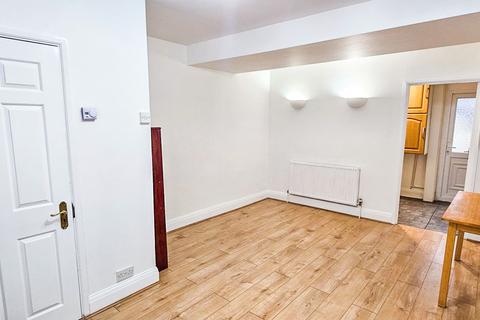 2 bedroom terraced house to rent, Plaistow, London, E13