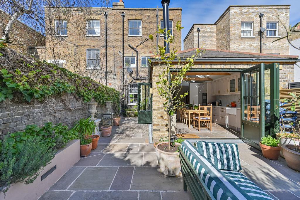 House in London - View 2