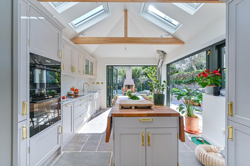 House in London - View 3