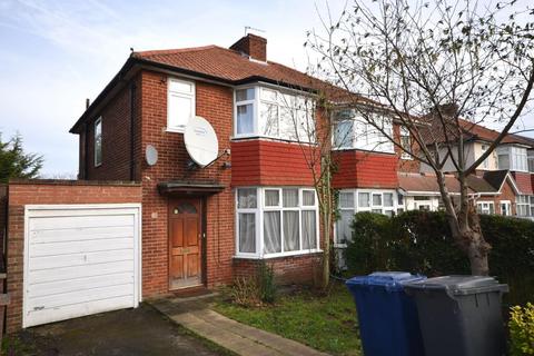3 bedroom semi-detached house to rent, Whitton Avenue East, Greenford, UB6 0PU
