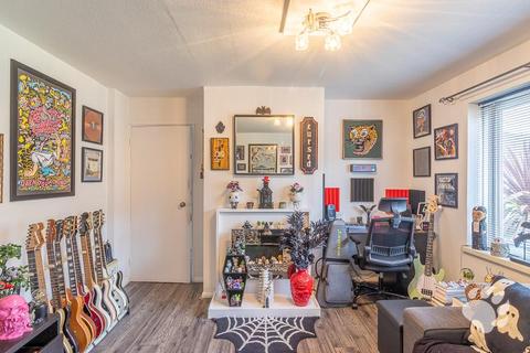 1 bedroom maisonette for sale, Cross Green, Basildon SS16