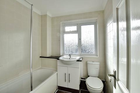 3 bedroom end of terrace house to rent, Hildenborough Crescent, Kent ME16