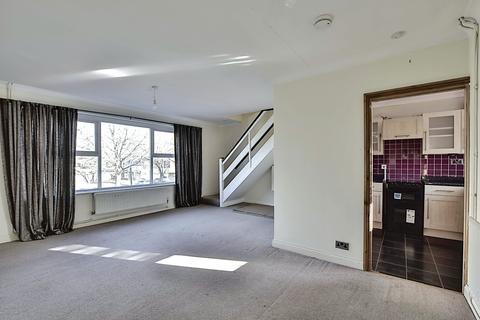 3 bedroom end of terrace house to rent, Hildenborough Crescent, Kent ME16