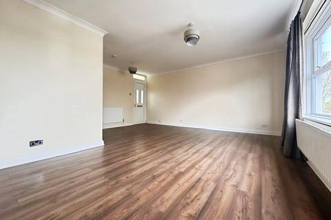 3 bedroom end of terrace house to rent, Hildenborough Crescent, Kent ME16