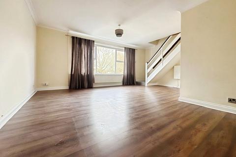 3 bedroom end of terrace house to rent, Hildenborough Crescent, Kent ME16