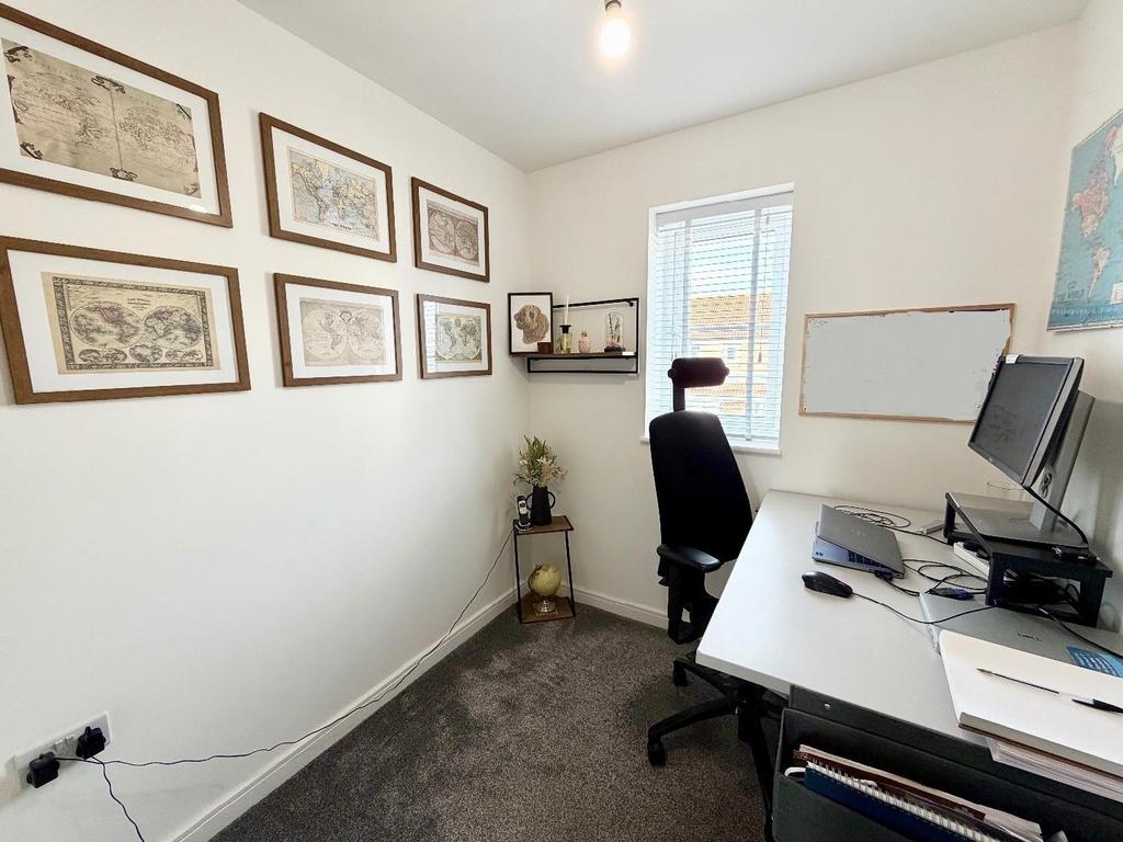 Bedroom/Office