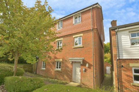 2 bedroom flat to rent, Chater Close, Ashford, TN23