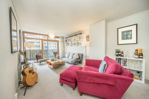 2 bedroom flat to rent, Barbican, London EC2Y