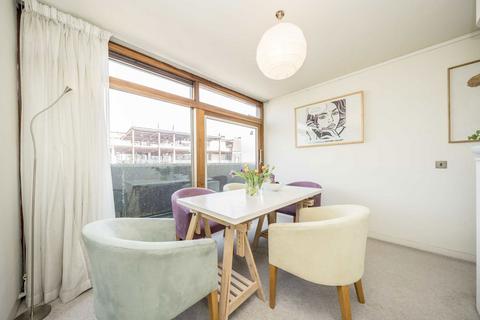 2 bedroom flat to rent, Barbican, London EC2Y