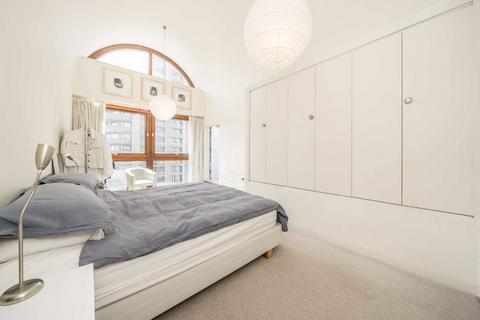 2 bedroom flat to rent, Barbican, London EC2Y