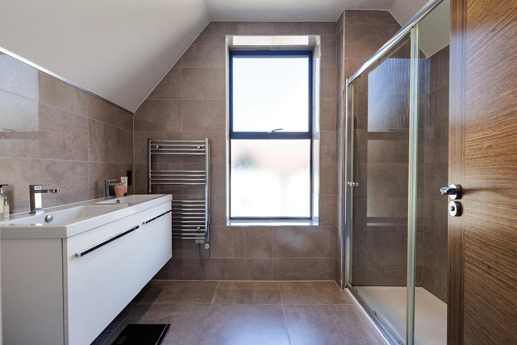 Bedroom 1 En Suite
