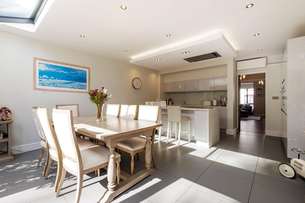 Kitchen/Dining