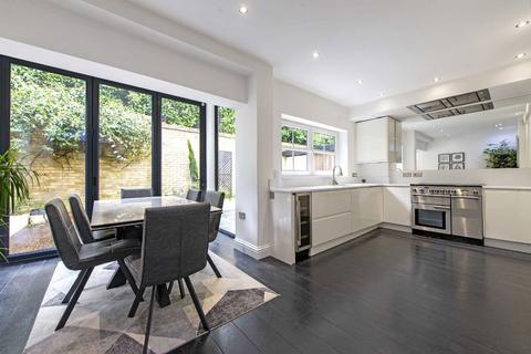 3 bedroom house to rent, Landsdown Close, Barnet EN5