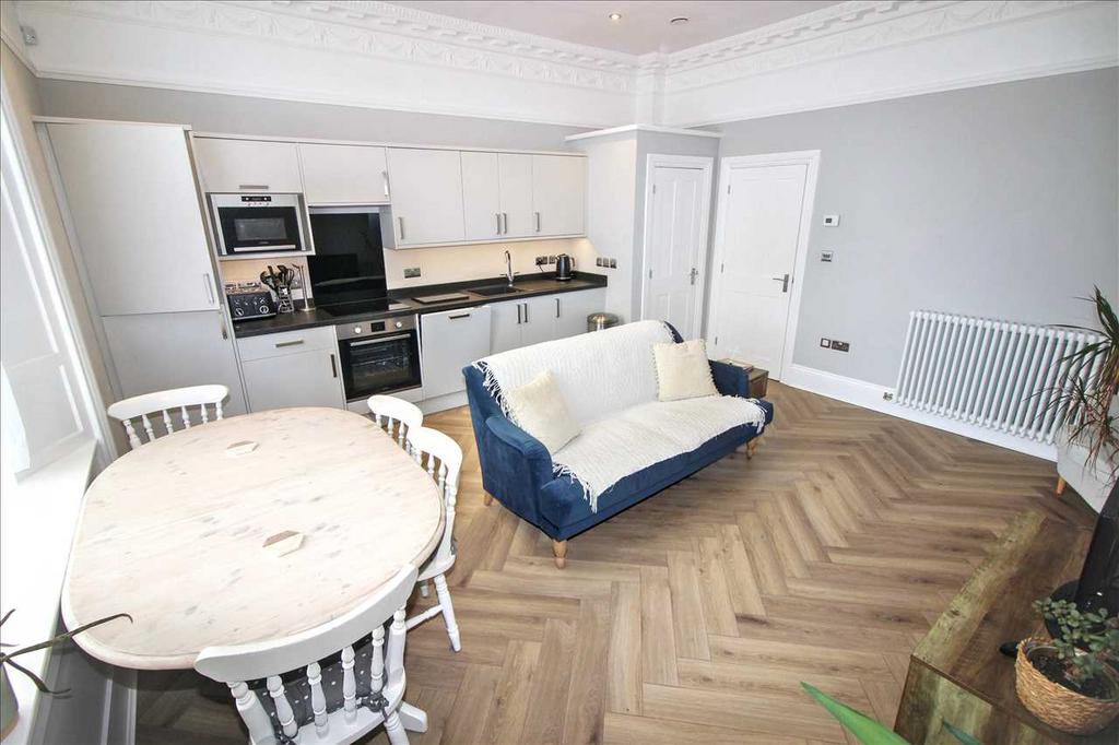 Lounge / Kitchen