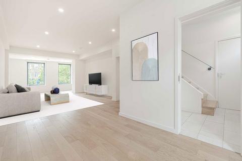 5 bedroom house to rent, Russell Gardens Mews, London W14