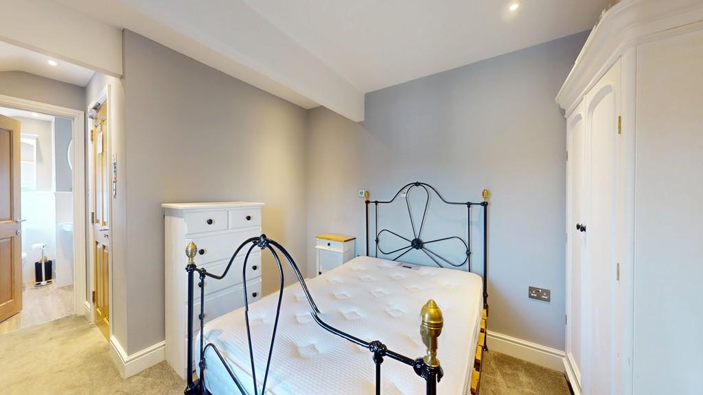 Bedroom 1 - Angle 2