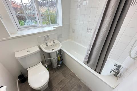 undefined, Rochford Drive, Luton, Bedfordshire, LU2 8SU