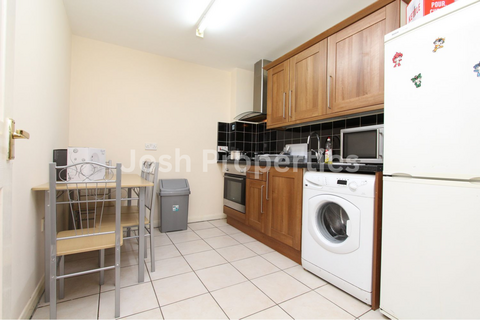2 bedroom flat to rent, Westferry Road, London E14