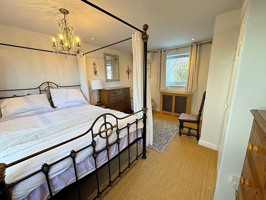 Bed 1 to window