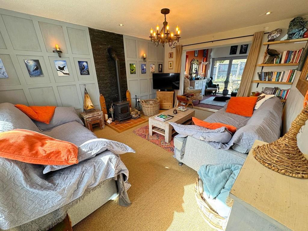 Lounge to opening