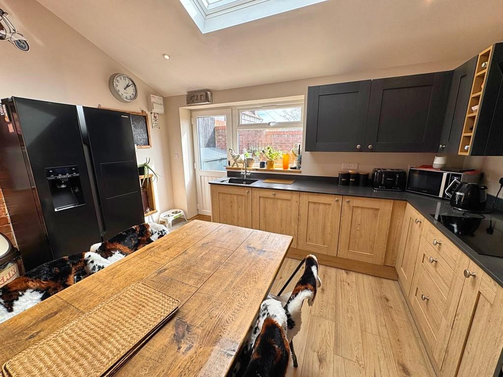 Kitchen alt angle close in