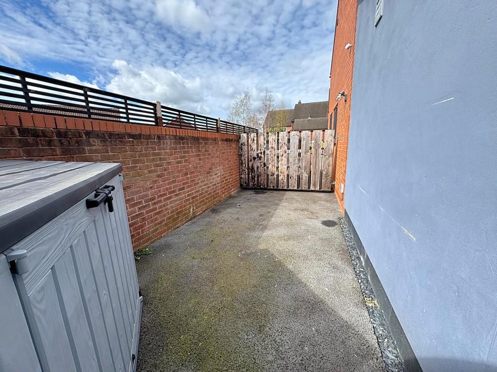 Side Garden to gate