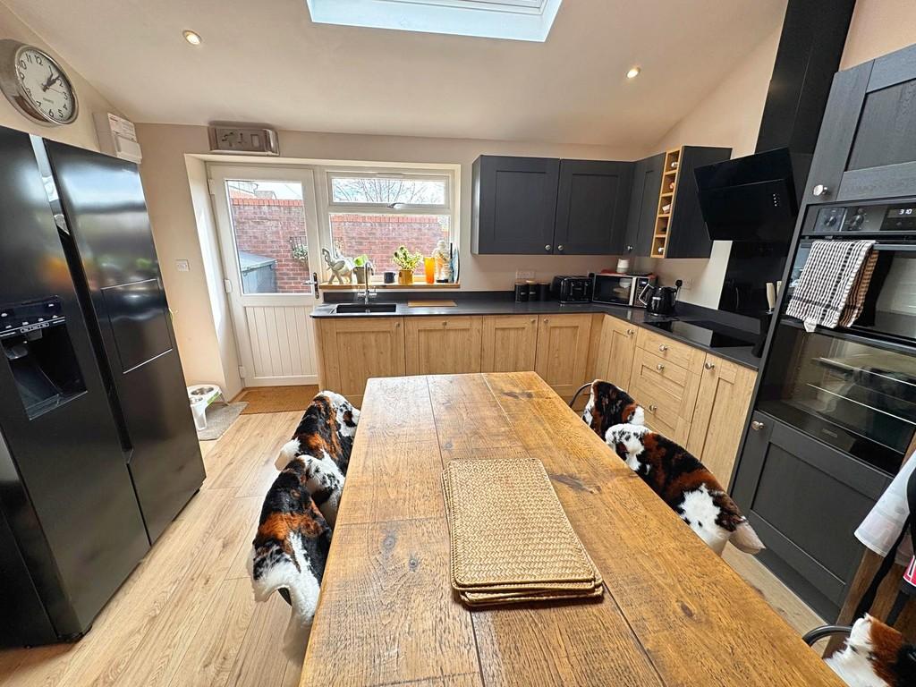 Dining Kitchen close in