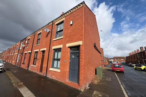 3 bedroom end of terrace house to rent, Severn Street, Lancashire WN7